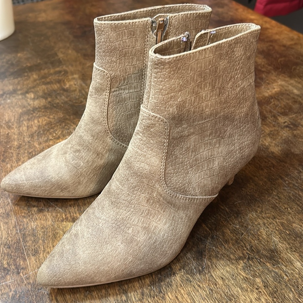 Express Boots Sz.6 View 2